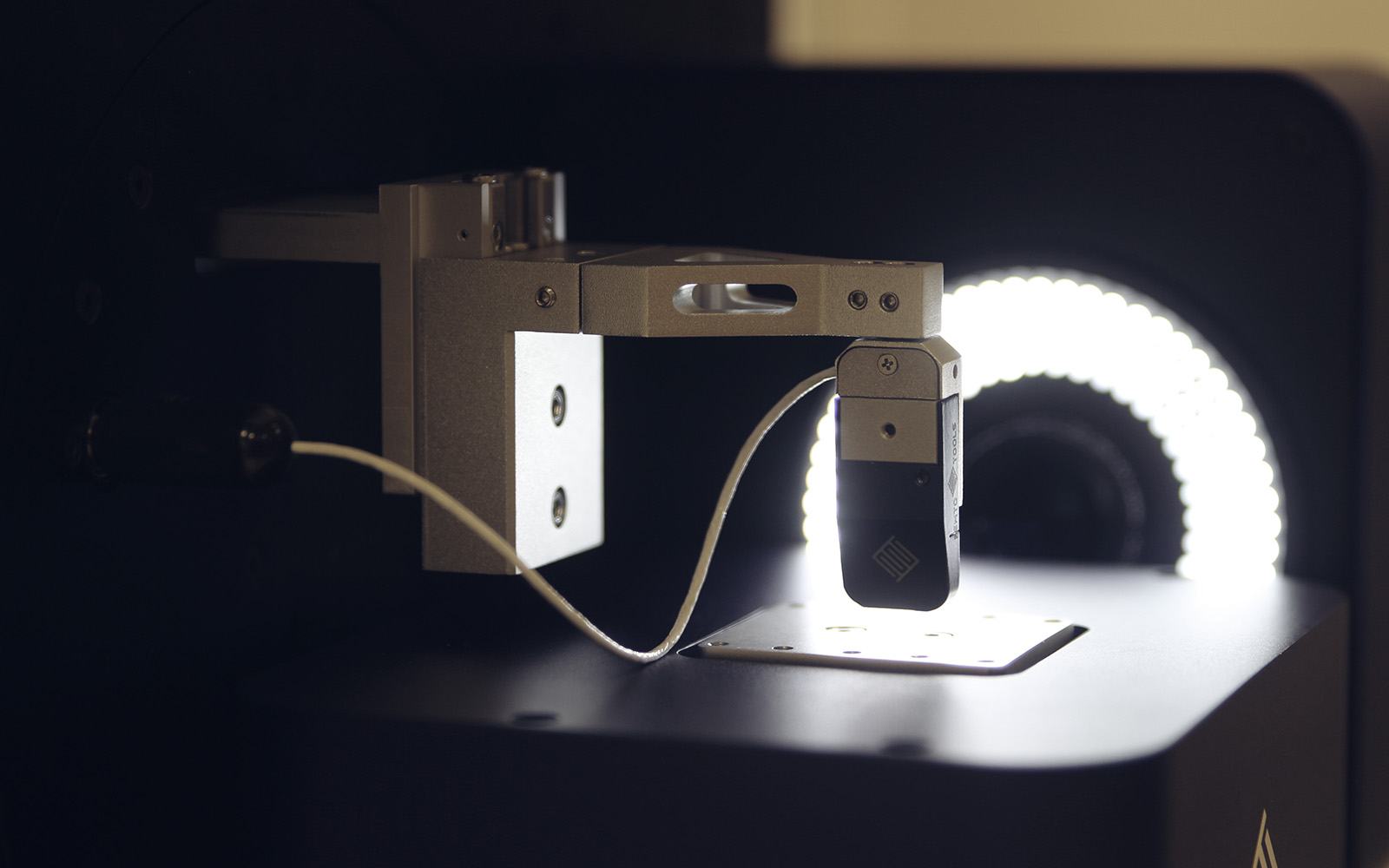 <p>Side Close-up of FT-MTA03's microforce sensing probe performing a measurement on a sample, showcasing the side microscope.</p>